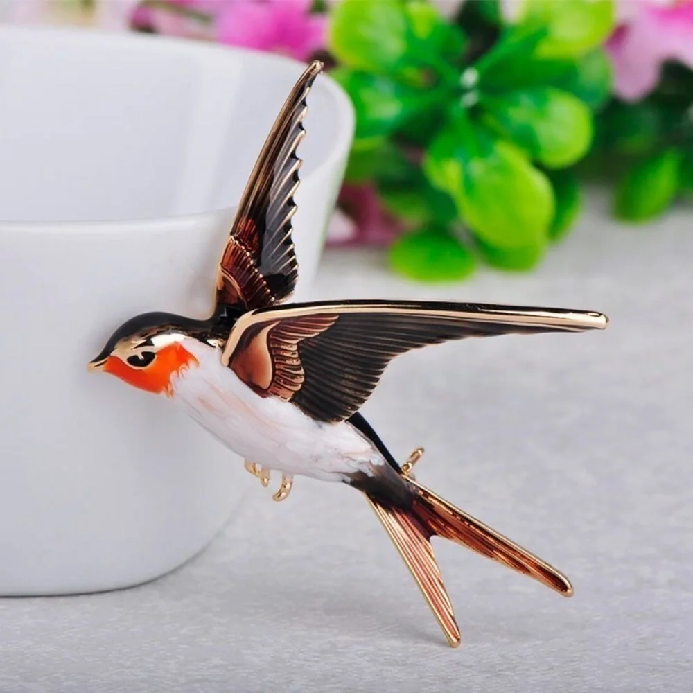 *EYDIE* White x Brown Creative Bird Shaped Design Fashion Brooch